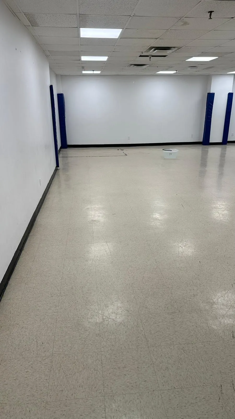 AVANT - Décapage et polissage de plancher commercial